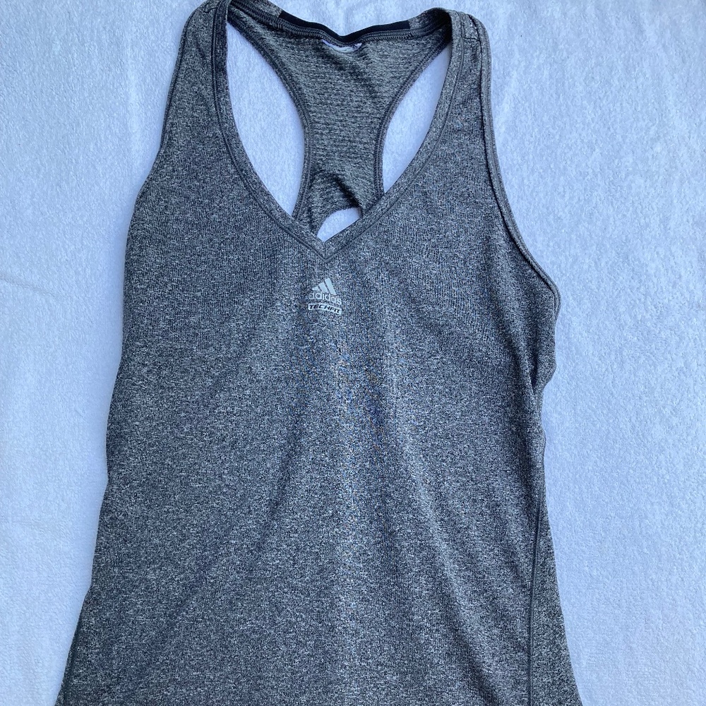 Adidas tech-fit razorback gray tank, M